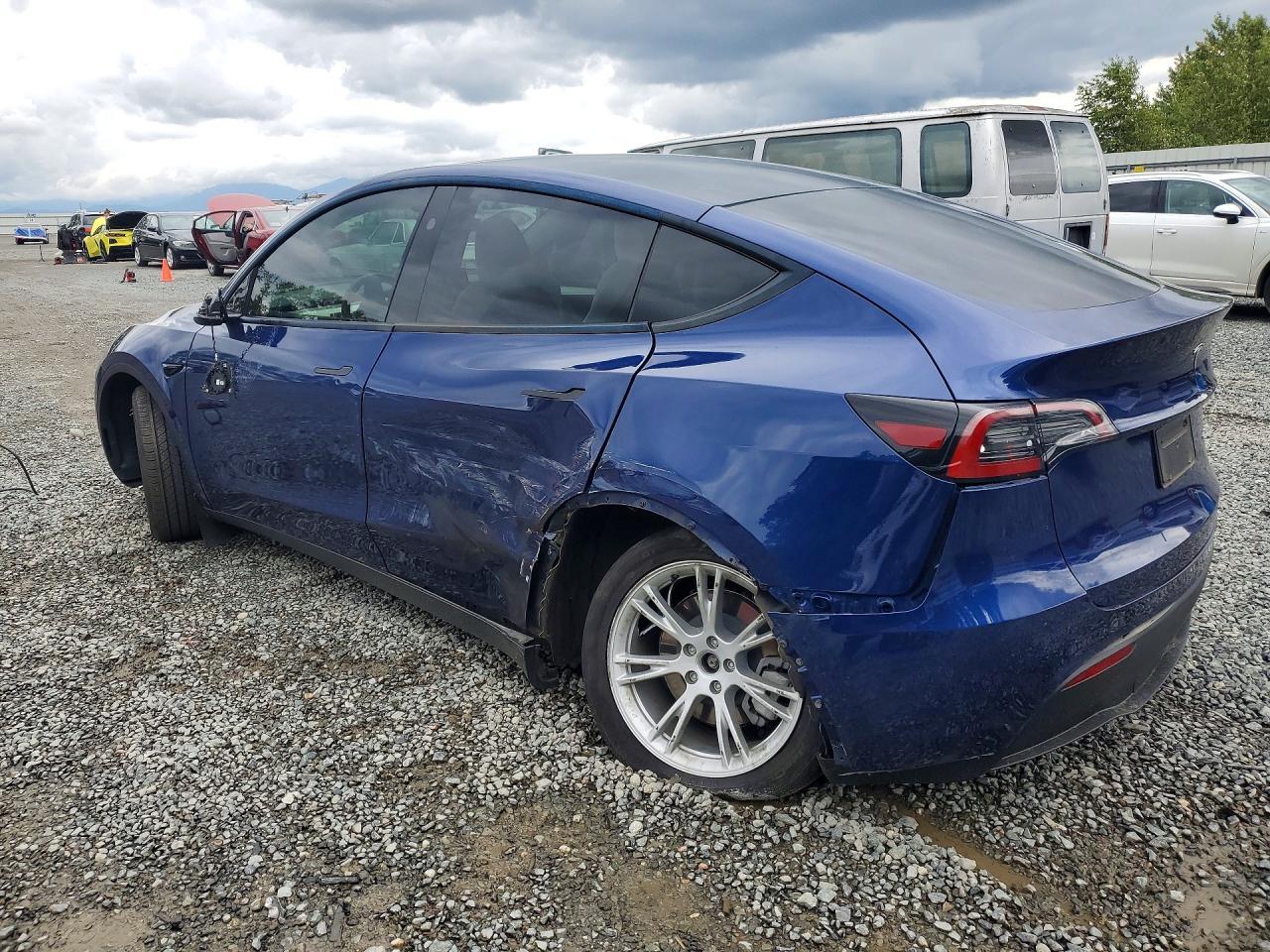 2024 TESLA MODEL Y