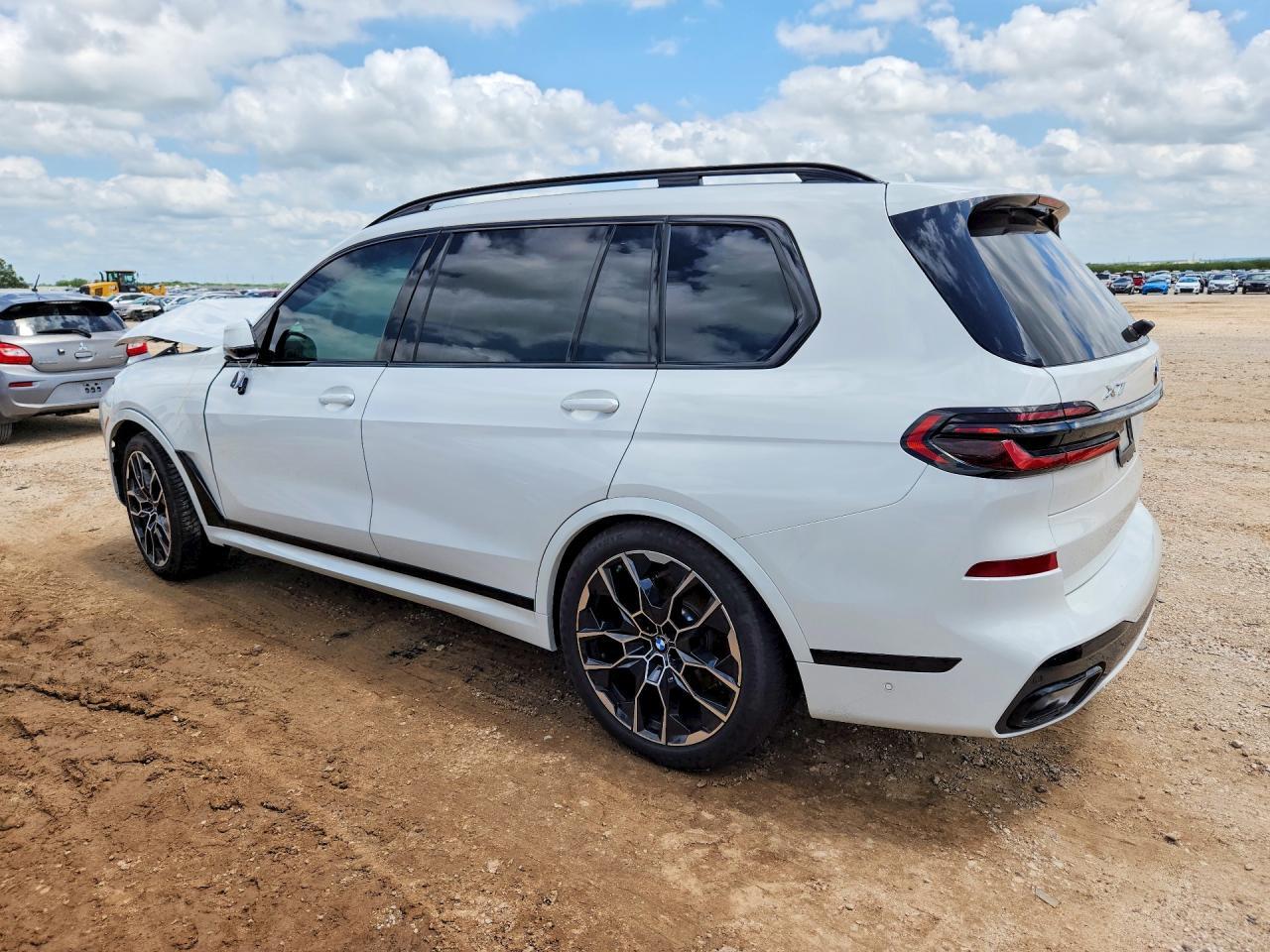 2026 BMW X7