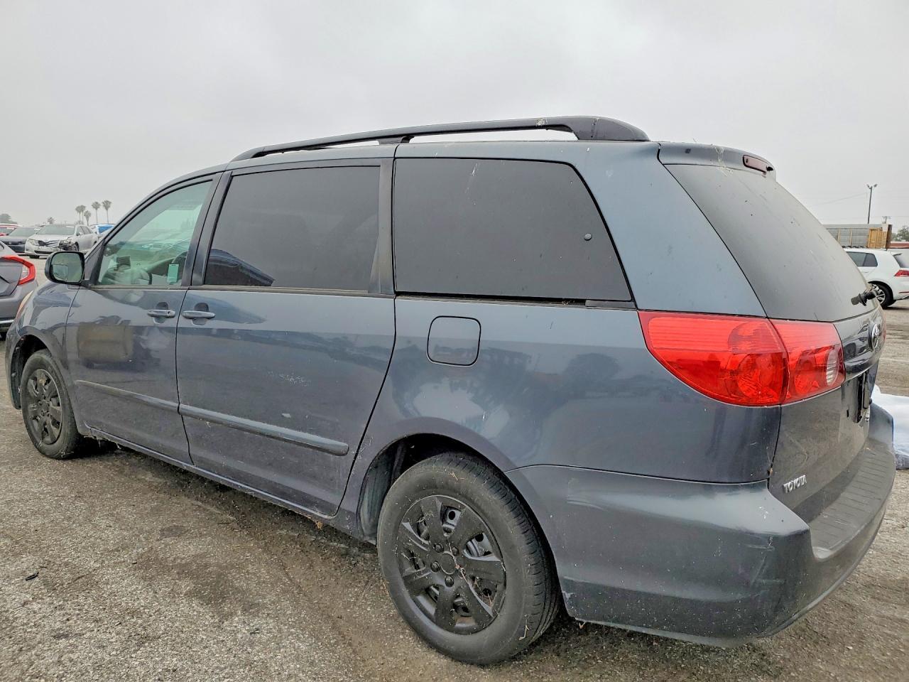 2009 TOYOTA SIENNA