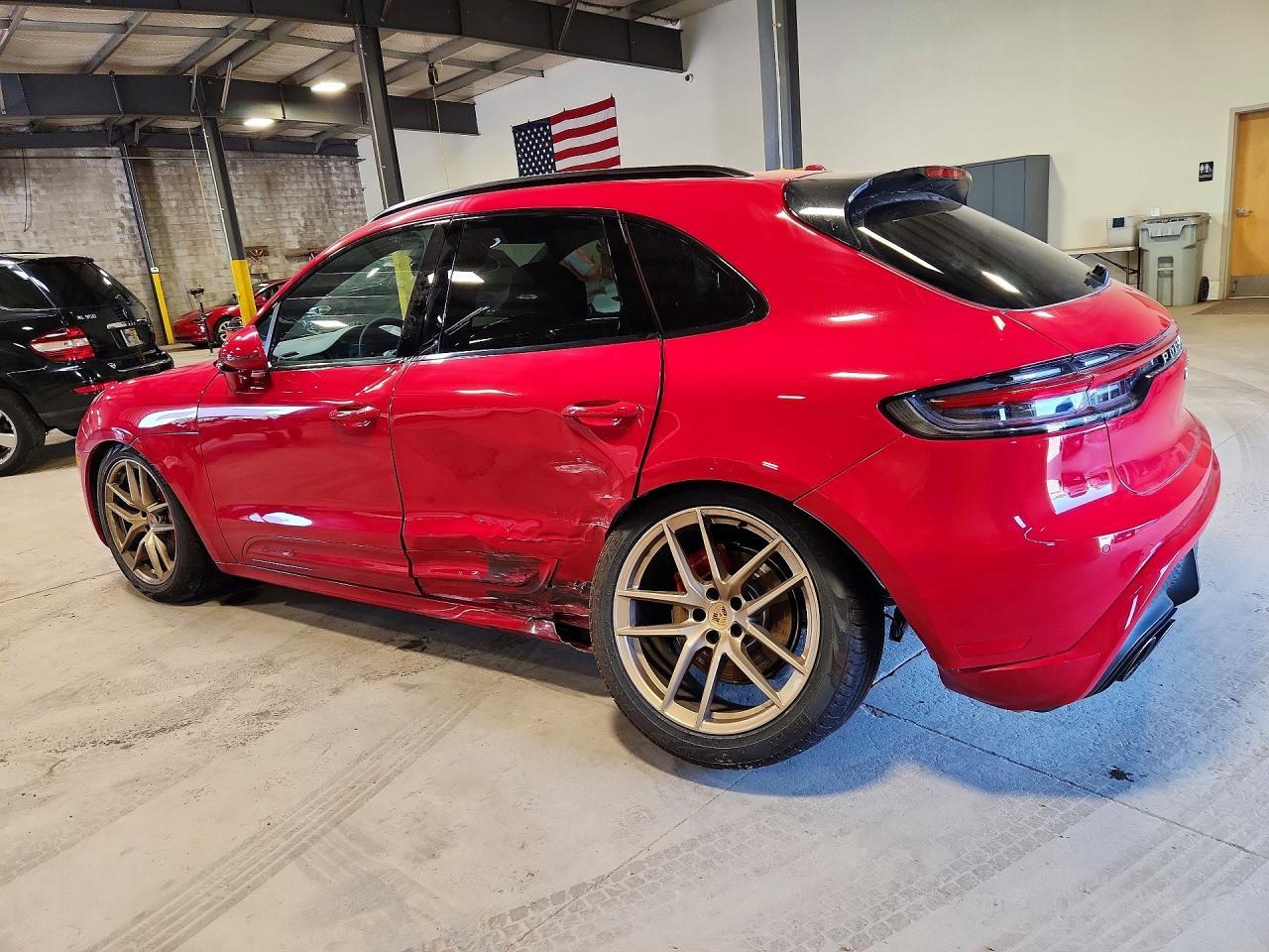 2025 PORSCHE Macan