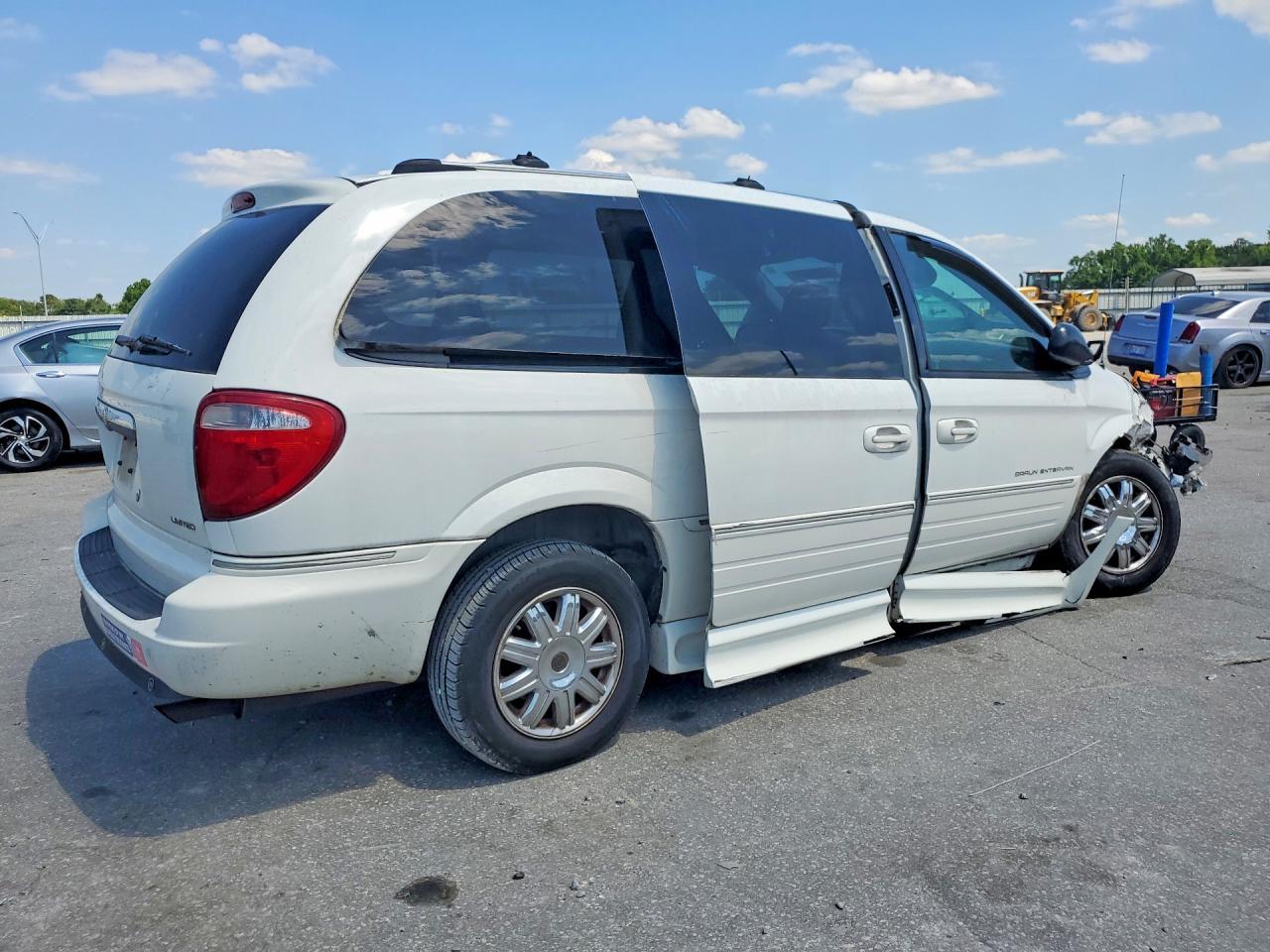 2006 CHRYSLER Town & Country