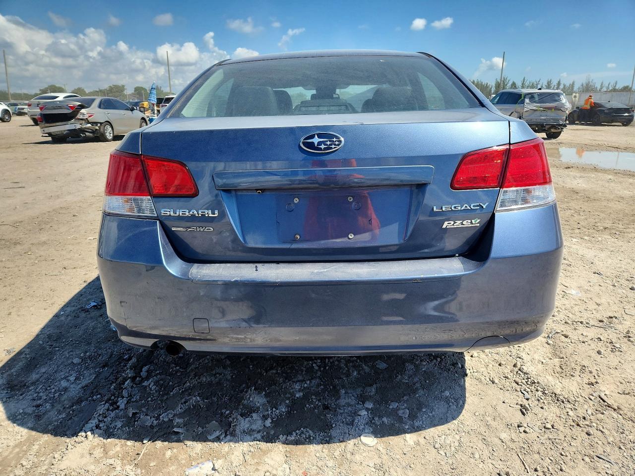 2014 SUBARU Legacy