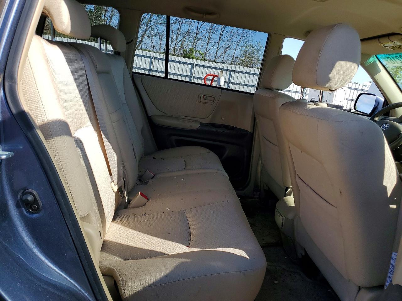 2004 TOYOTA HIGHLANDER
