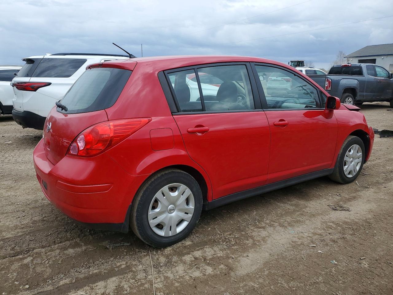 2011 NISSAN VERSA