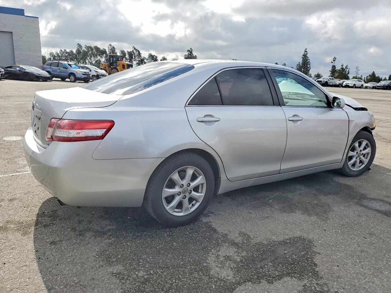 2011 TOYOTA CAMRY