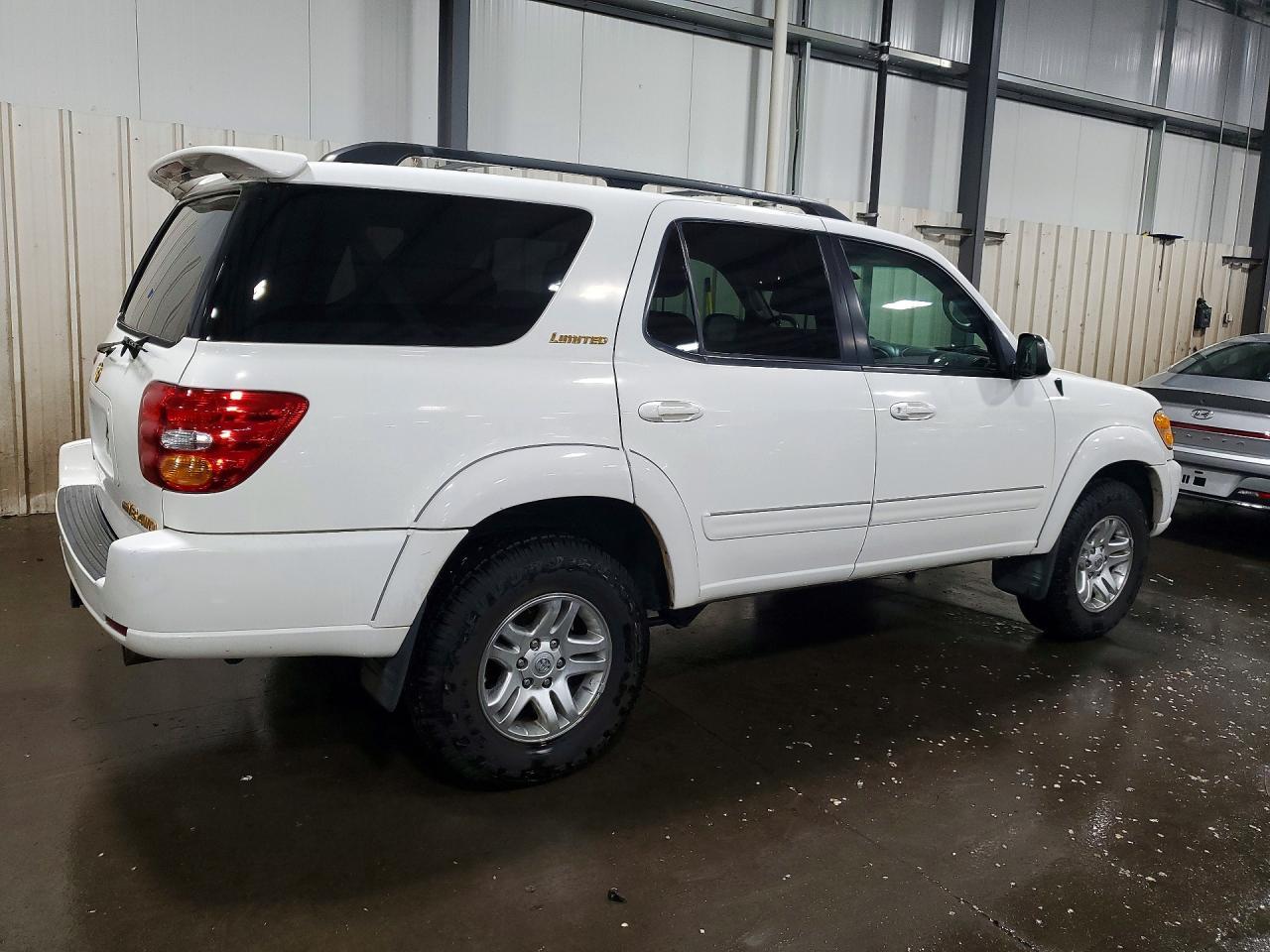2004 TOYOTA Sequoia