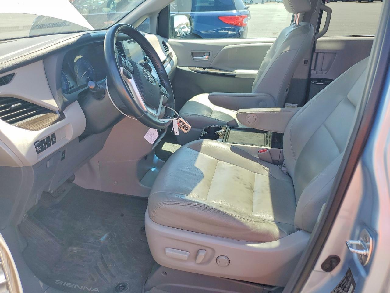 2017 TOYOTA SIENNA