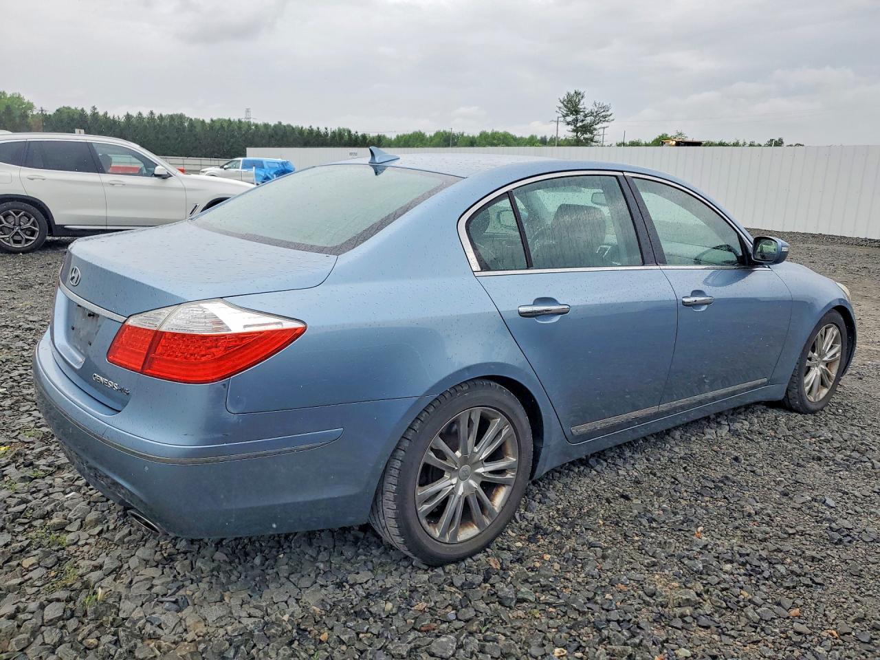 2010 HYUNDAI GENESIS