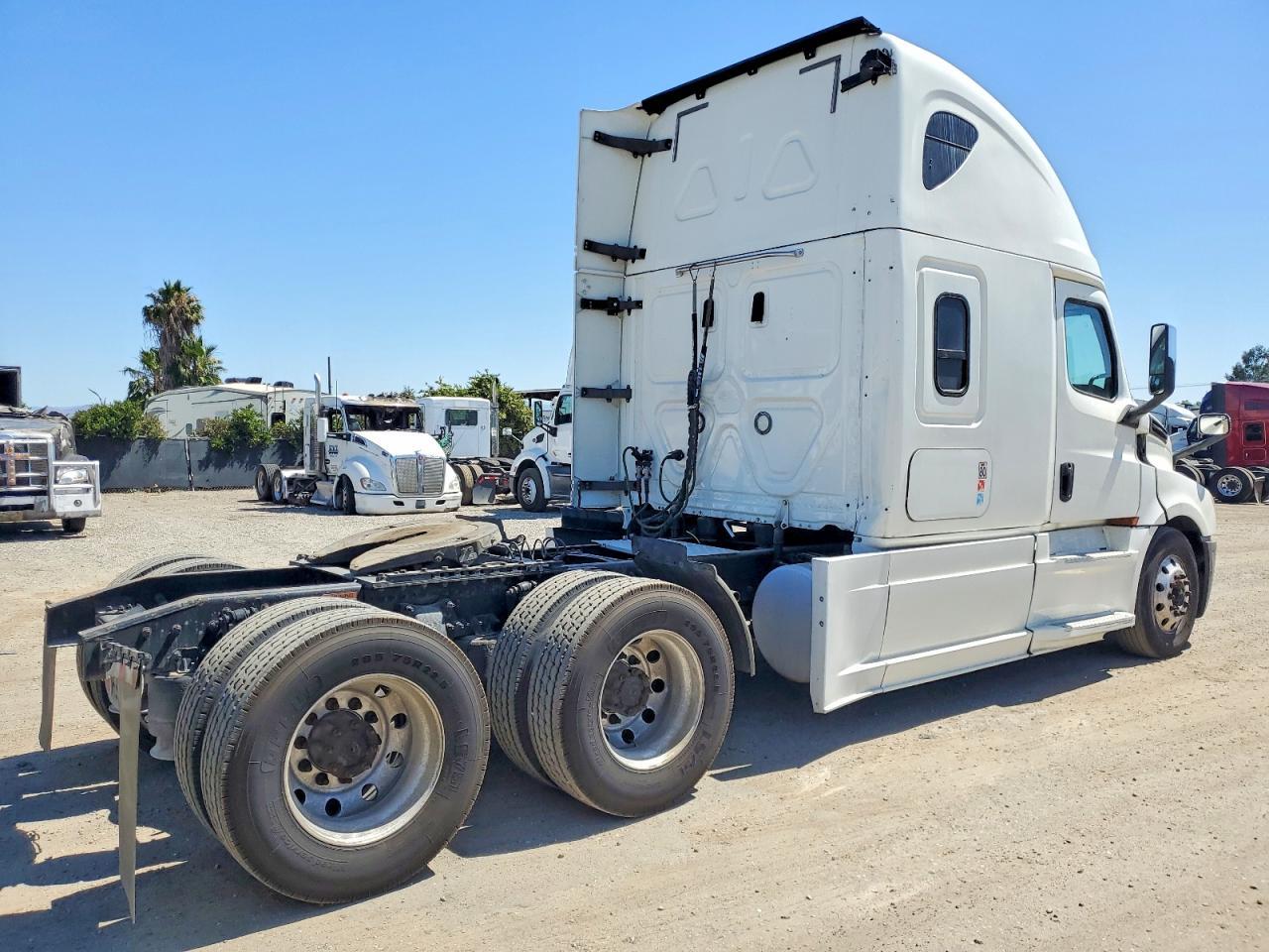 2020 FREIGHTLINER CASCADIA 126