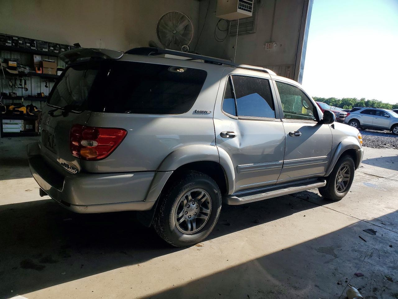2004 TOYOTA Sequoia