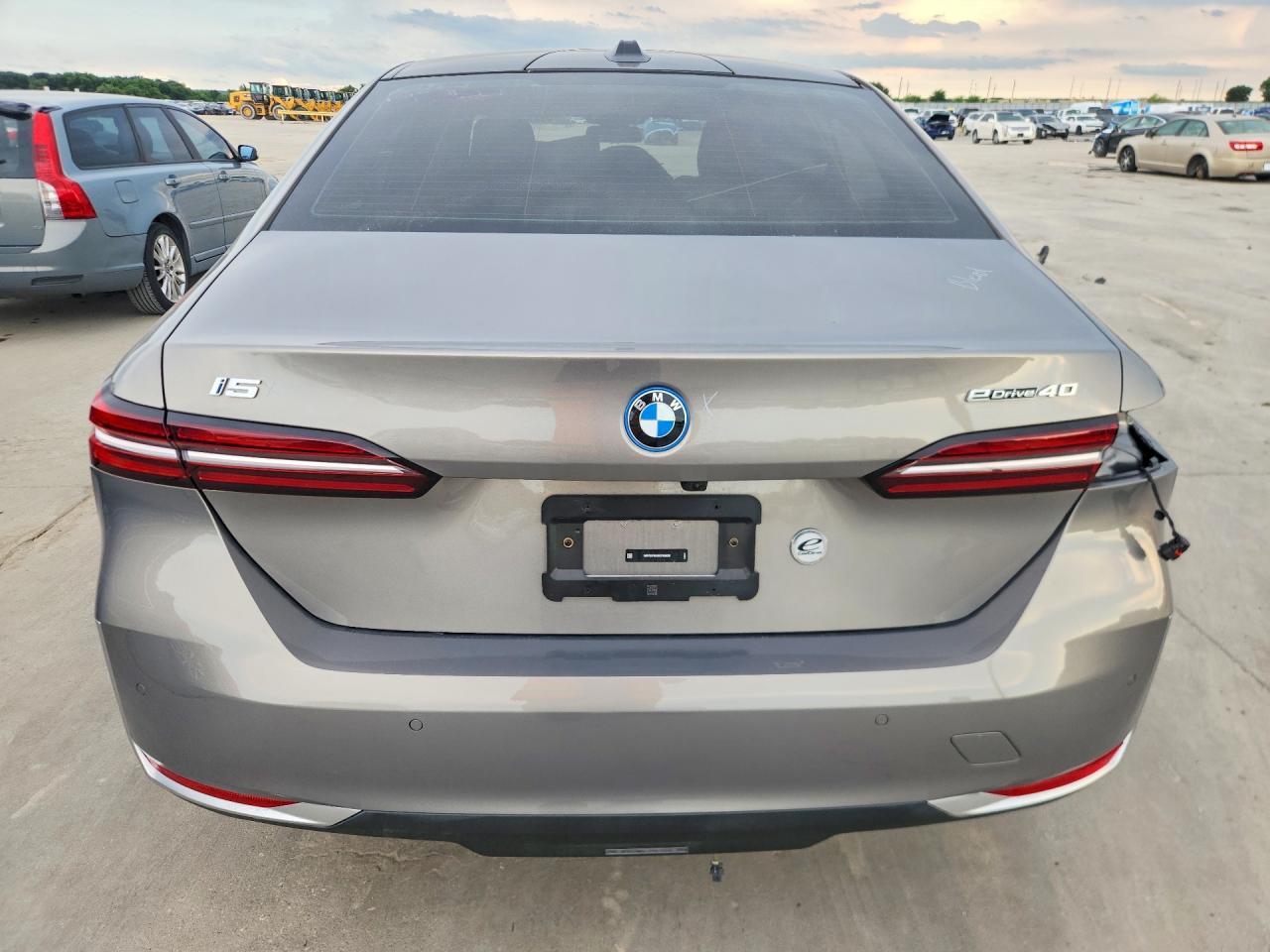 2024 BMW i5