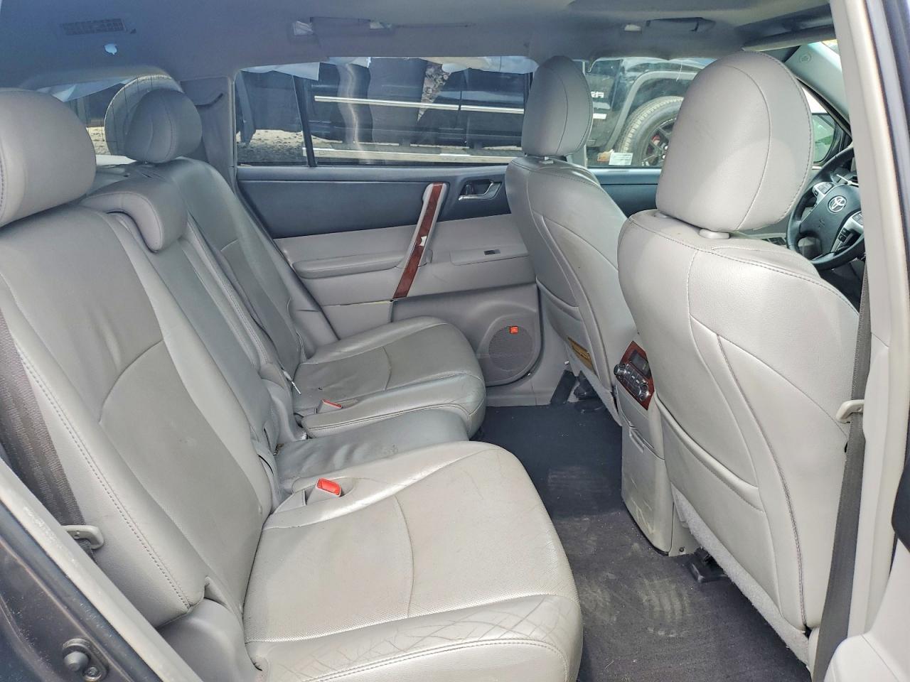 2013 TOYOTA HIGHLANDER