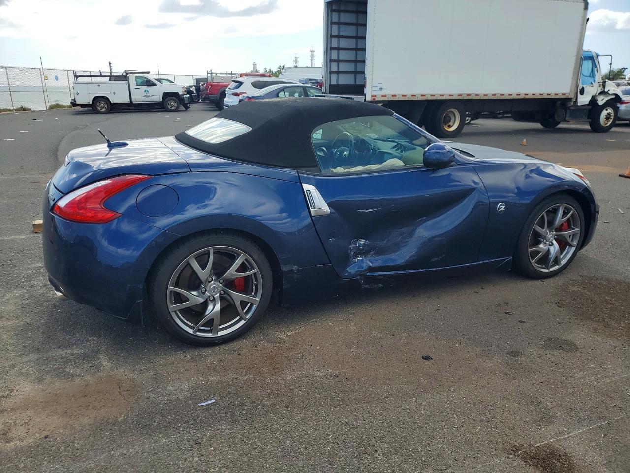 2015 NISSAN 370Z