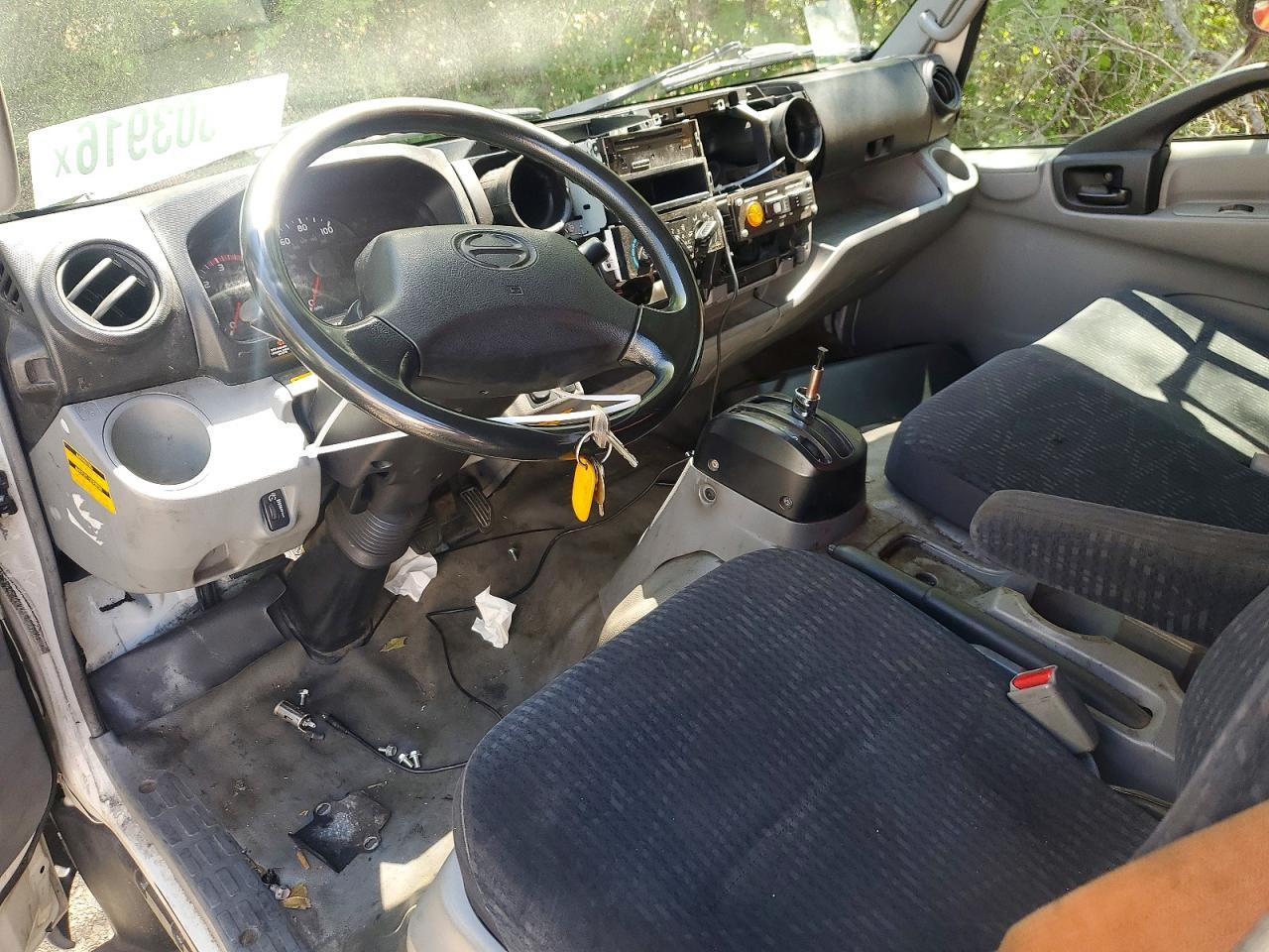 2017 HINO 195