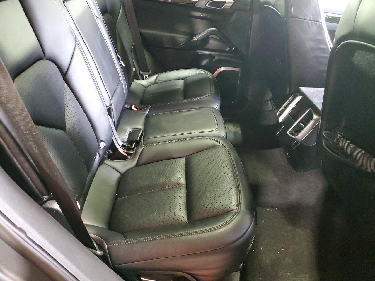 2018 PORSCHE CAYENNE