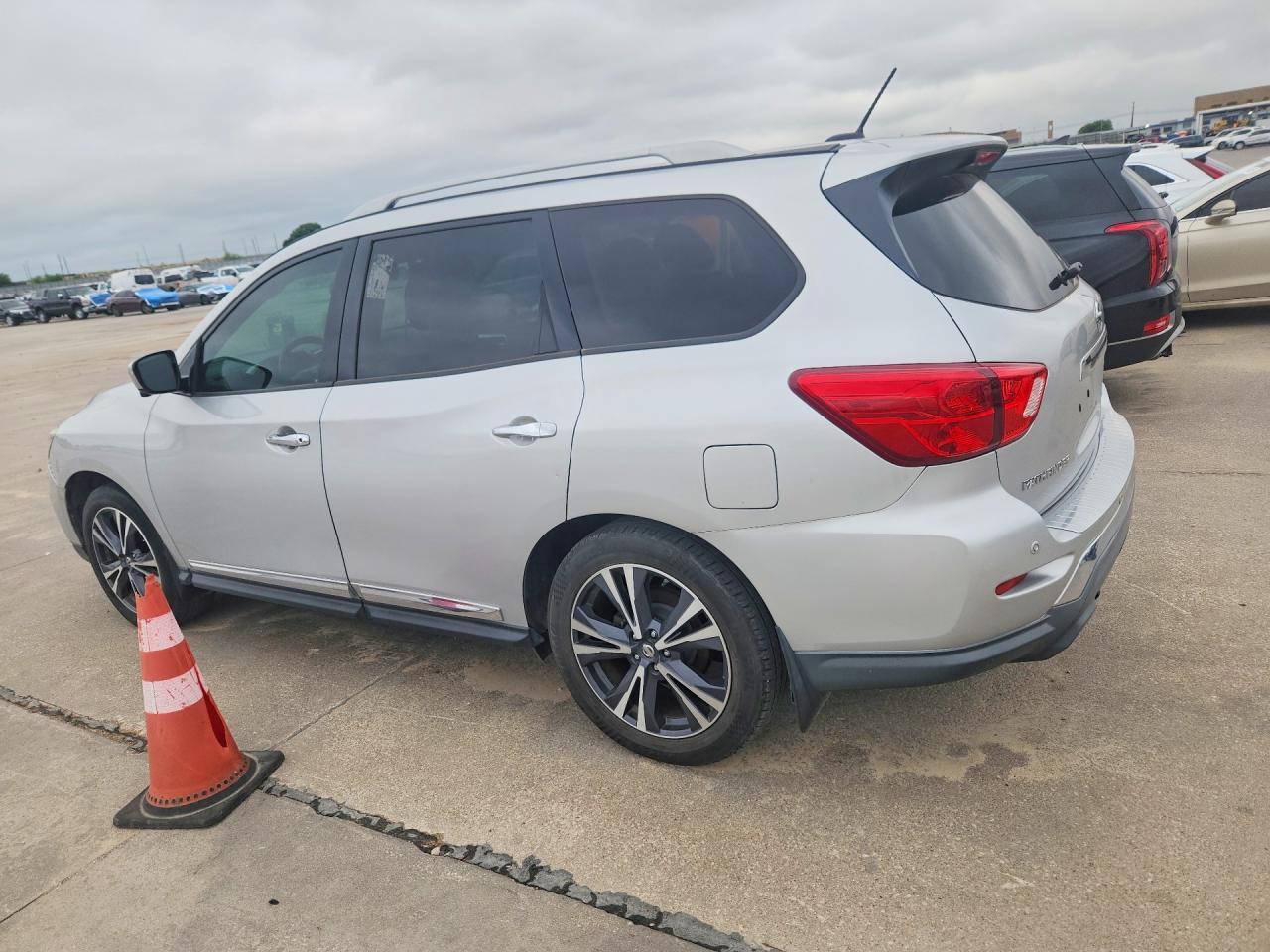 2017 NISSAN PATHFINDER