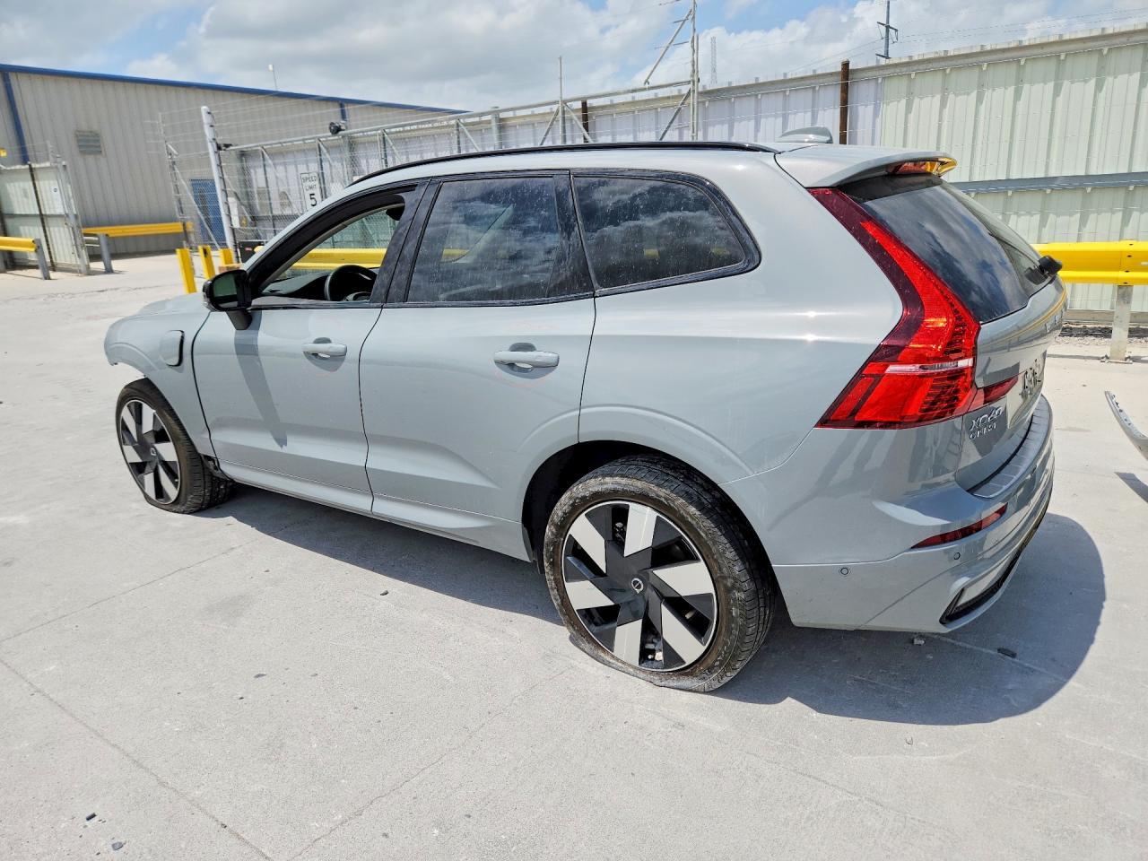 2025 VOLVO XC60