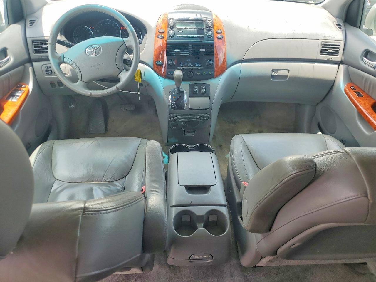 2009 TOYOTA SIENNA