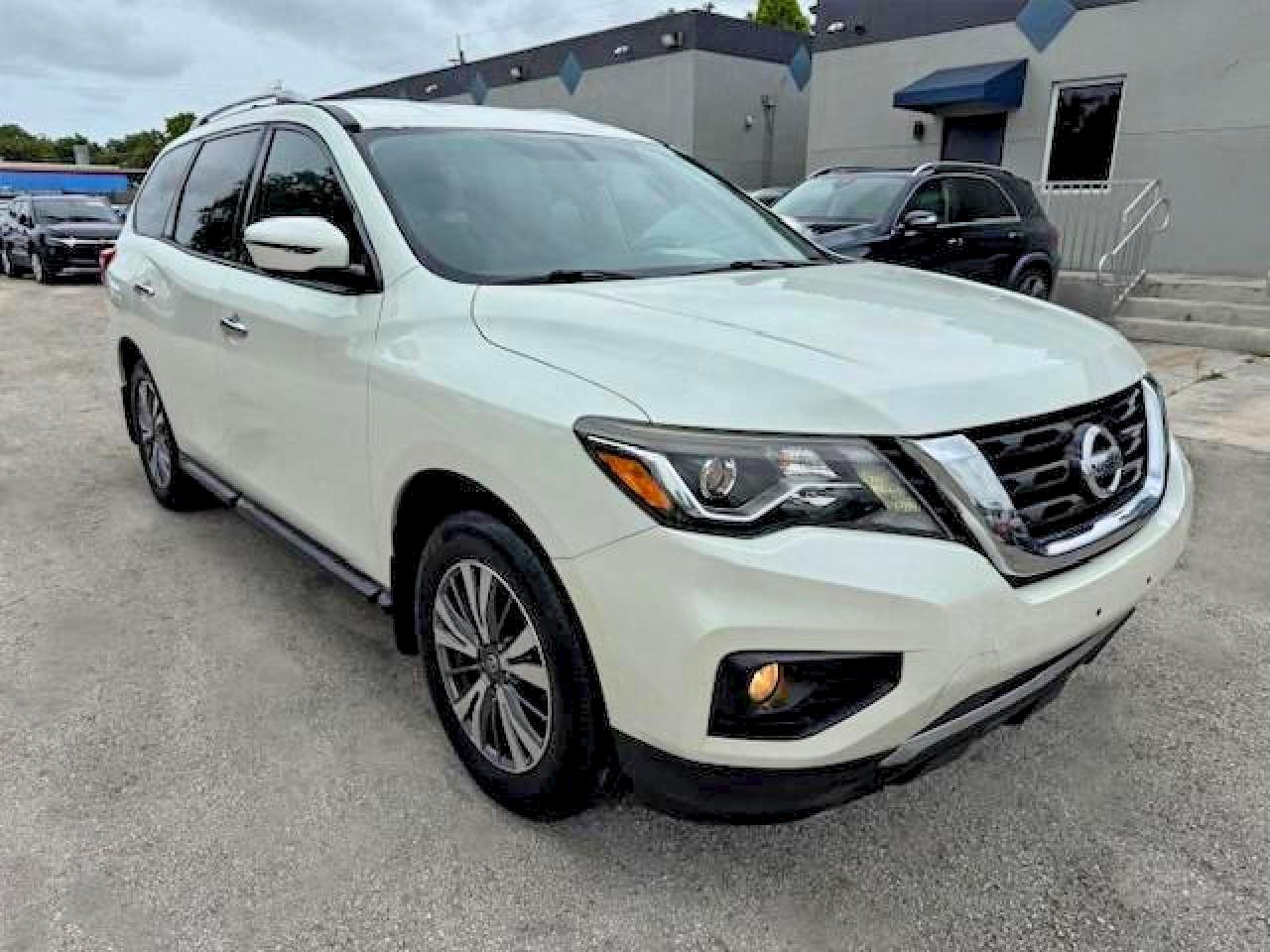 2017 NISSAN PATHFINDER