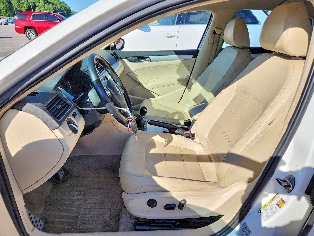2012 VOLKSWAGEN Passat
