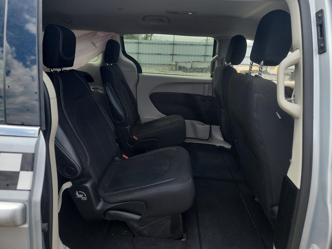 2023 CHRYSLER Voyager