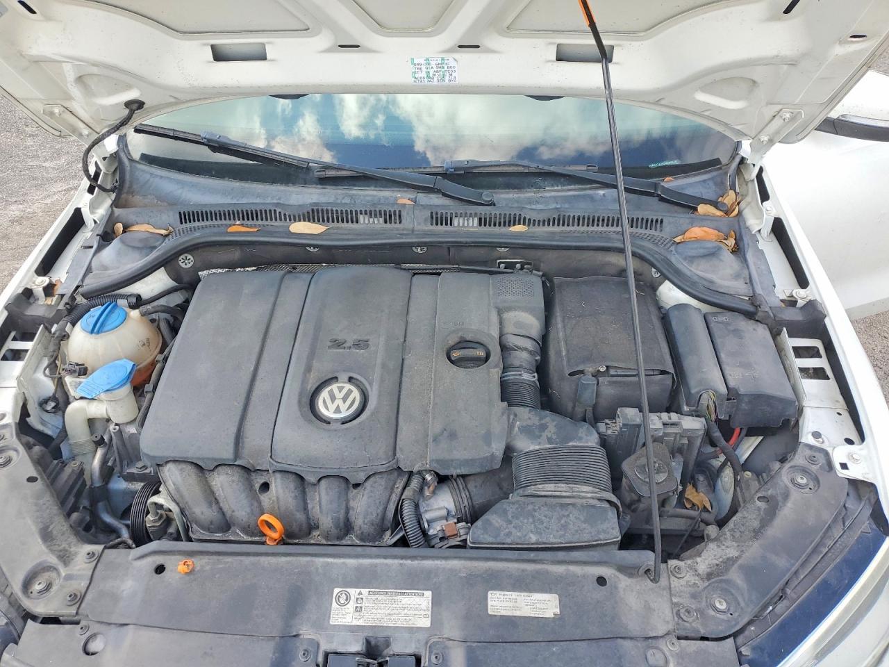 2013 VOLKSWAGEN JETTA