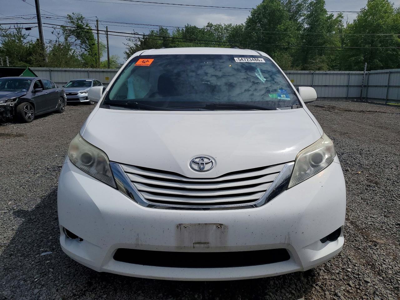 2016 TOYOTA SIENNA