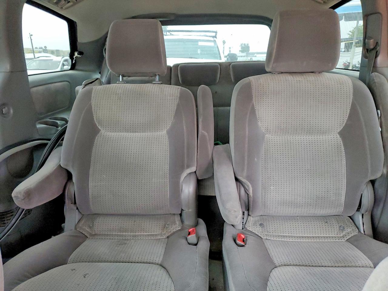 2009 TOYOTA SIENNA