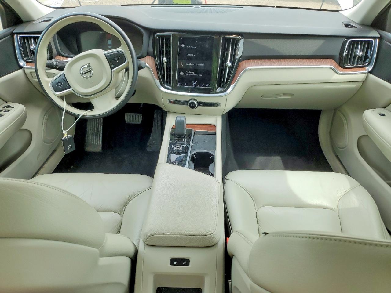 2022 VOLVO S60