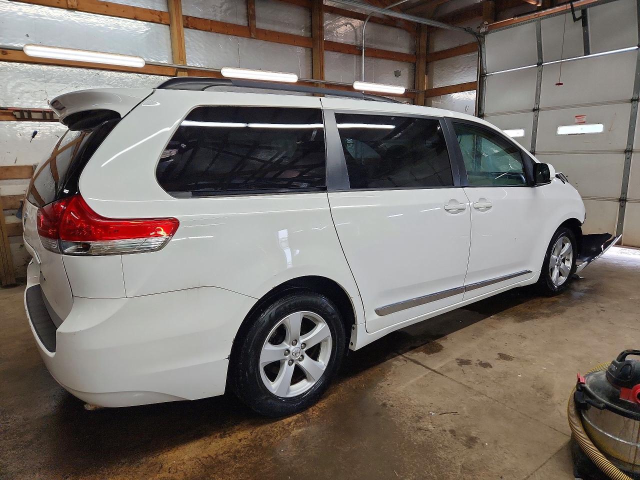 2014 TOYOTA SIENNA