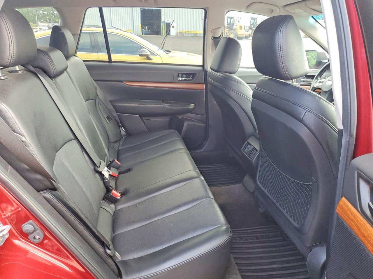 2013 SUBARU Outback