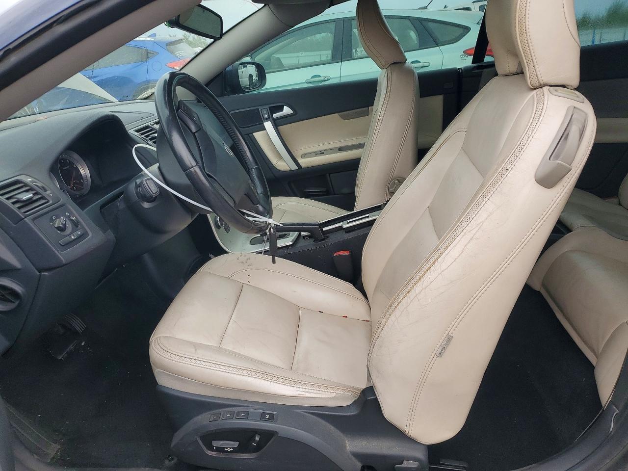 2013 VOLVO C70