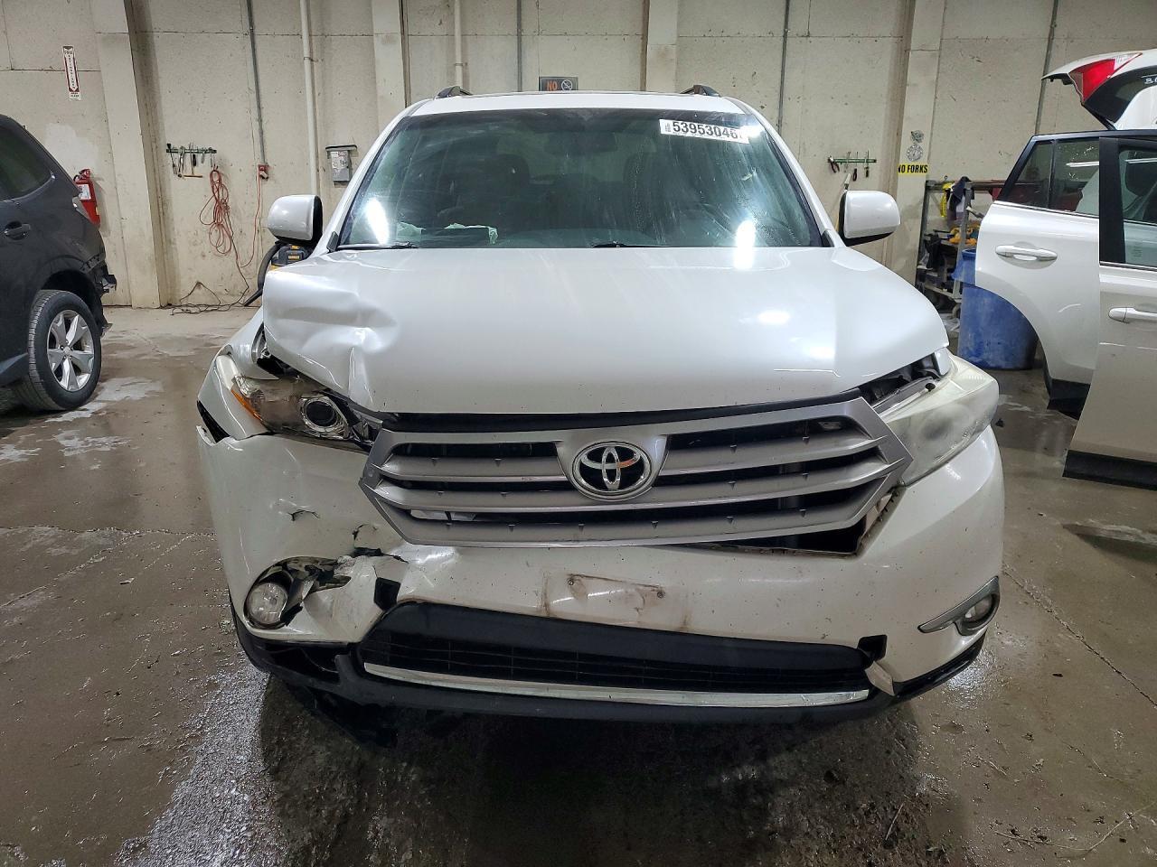2011 TOYOTA HIGHLANDER