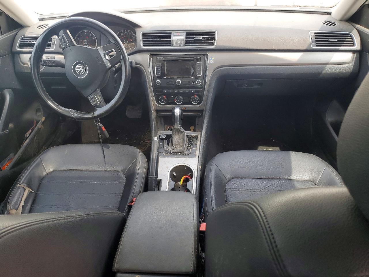 2015 VOLKSWAGEN Passat
