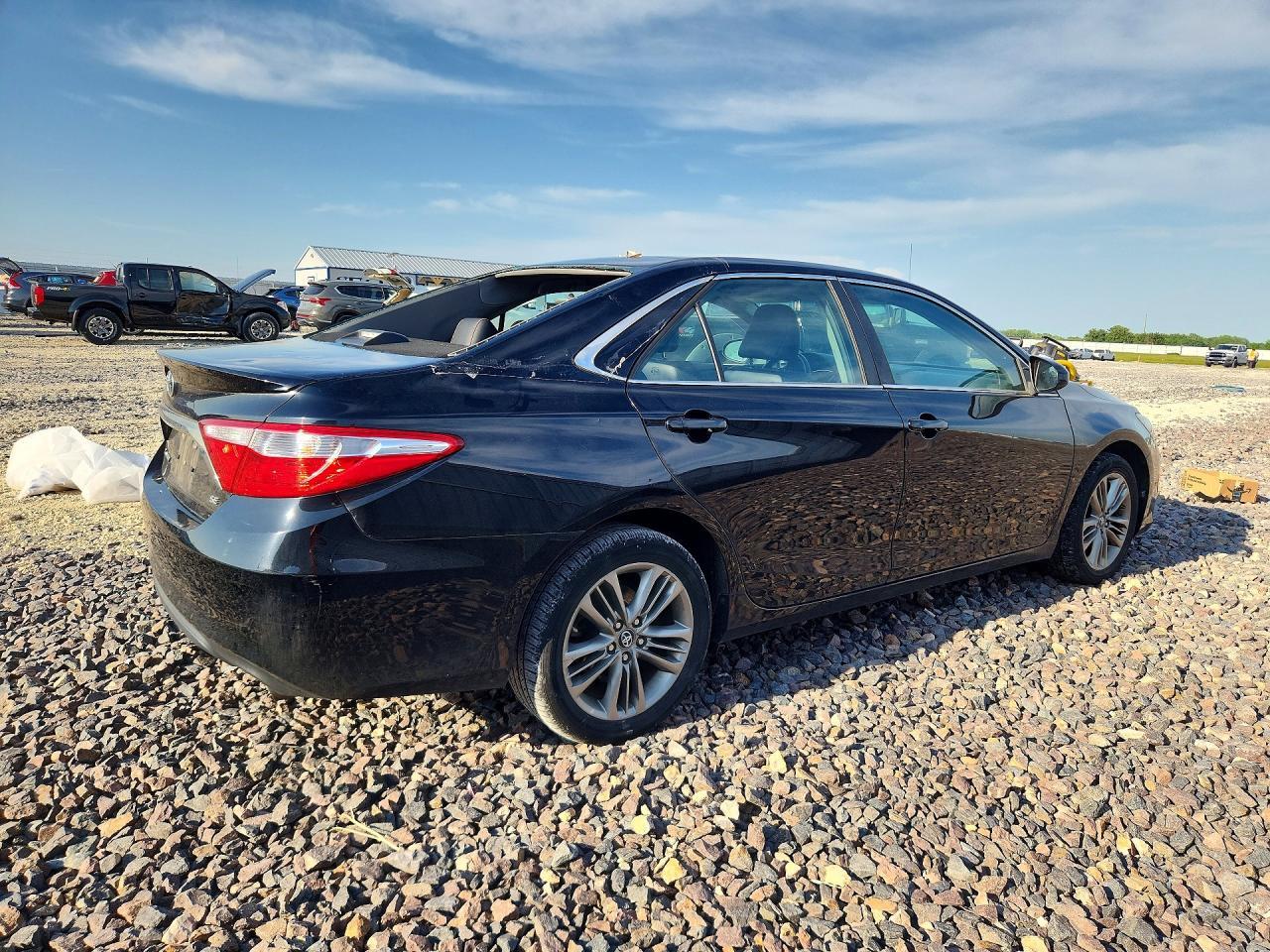2016 TOYOTA CAMRY