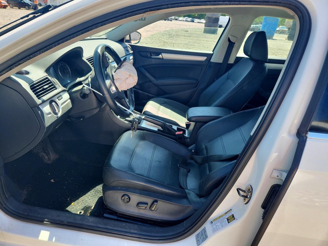 2012 VOLKSWAGEN Passat
