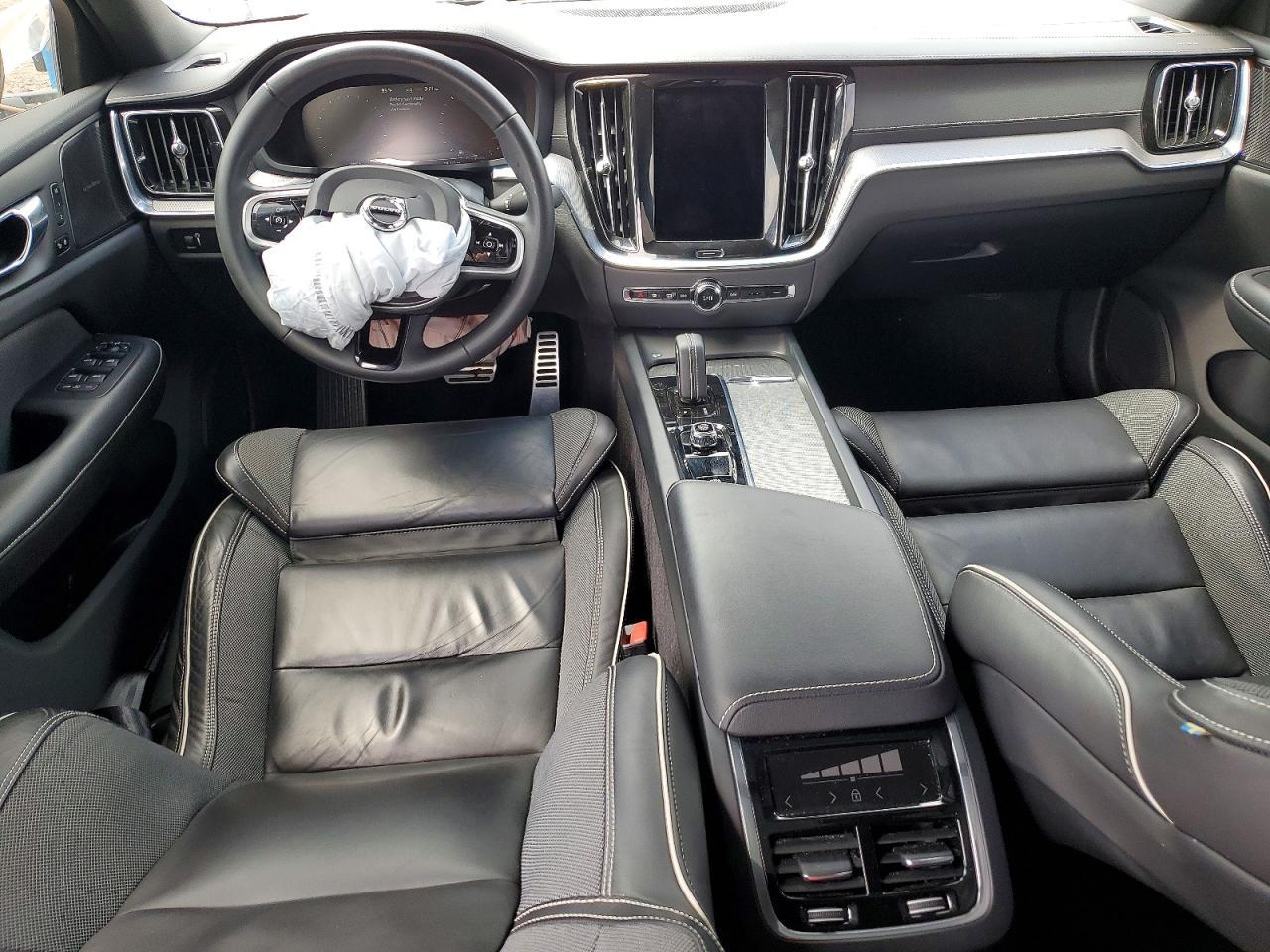 2022 VOLVO S60