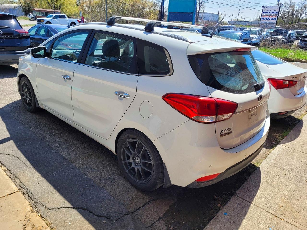 2014 KIA RONDO