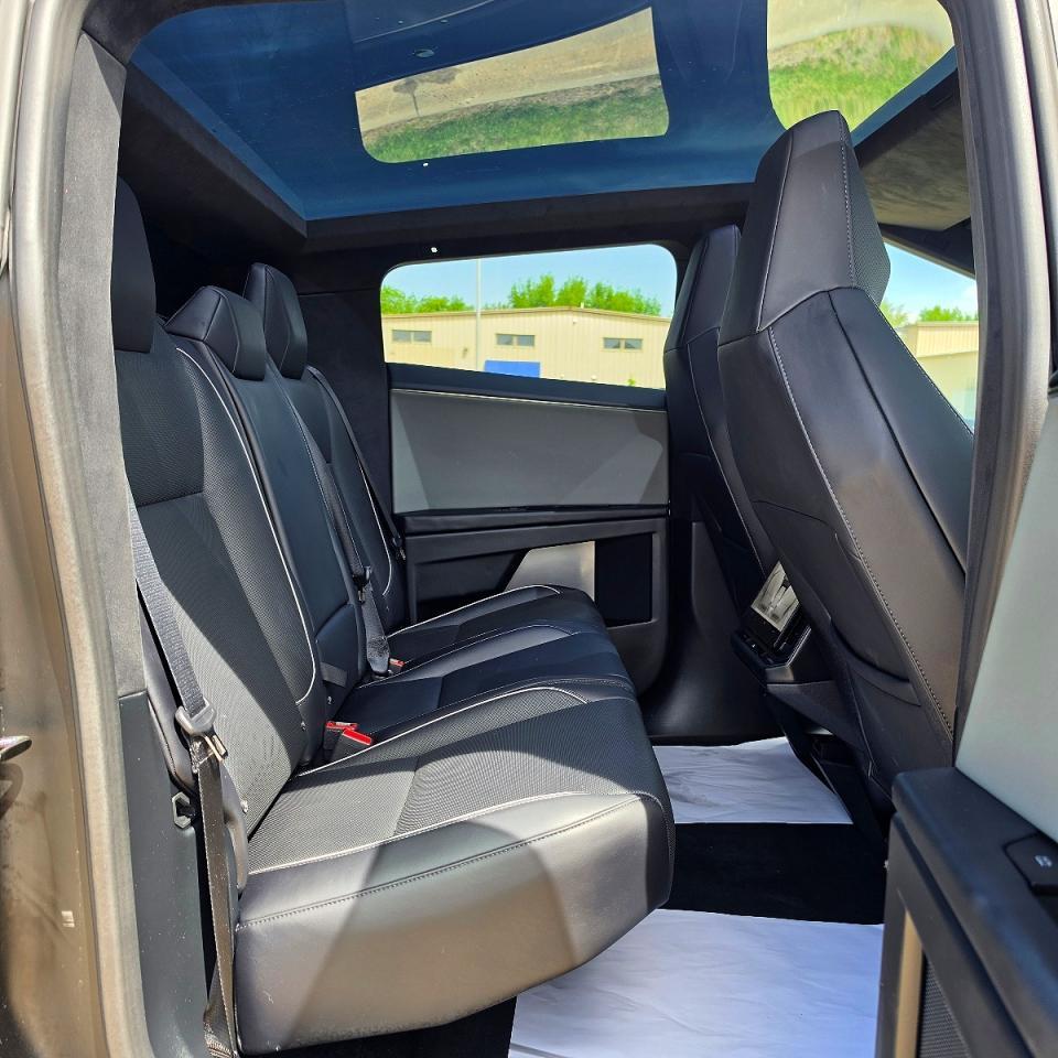 2024 TESLA Cybertruck