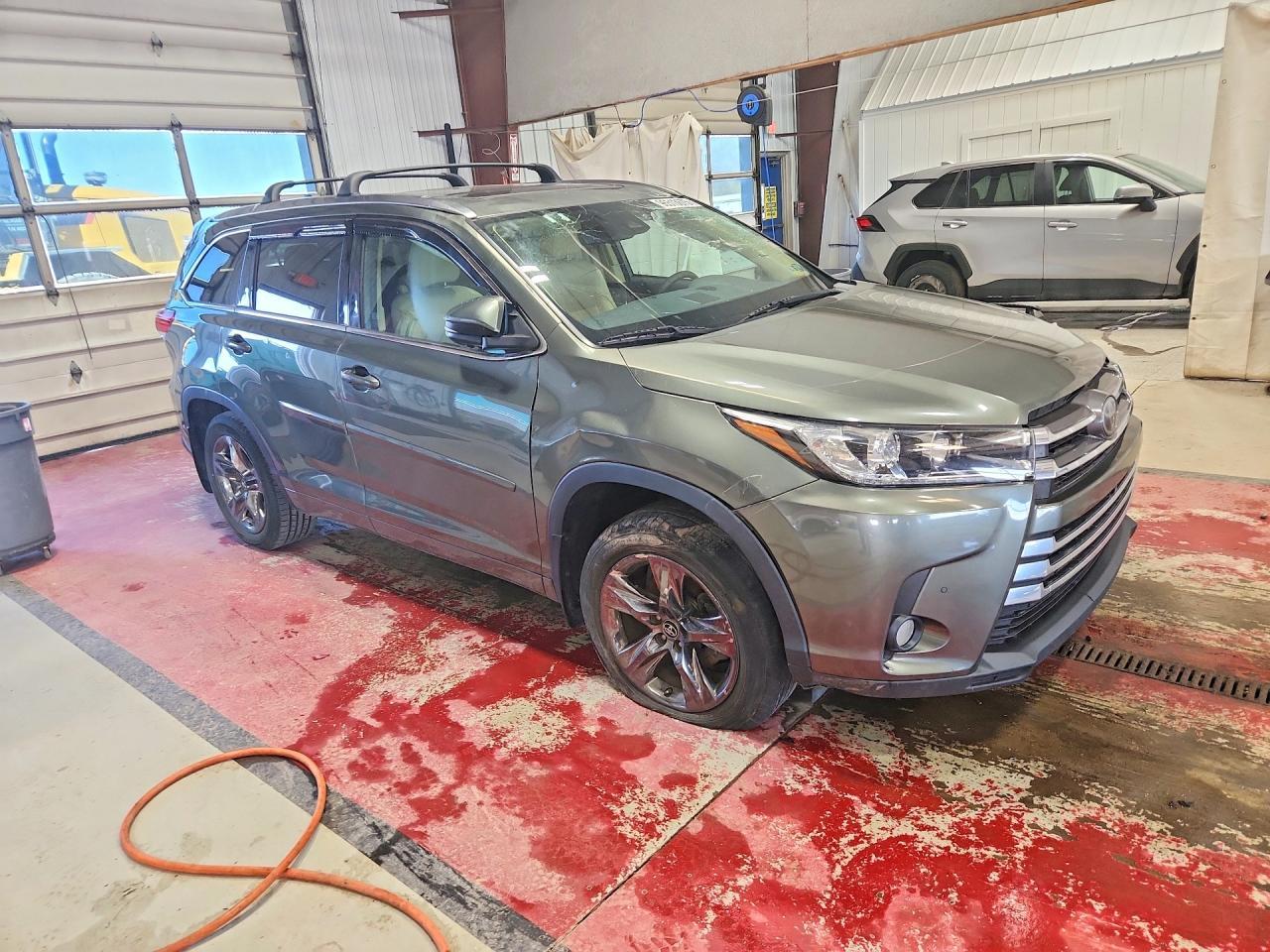 2018 TOYOTA HIGHLANDER