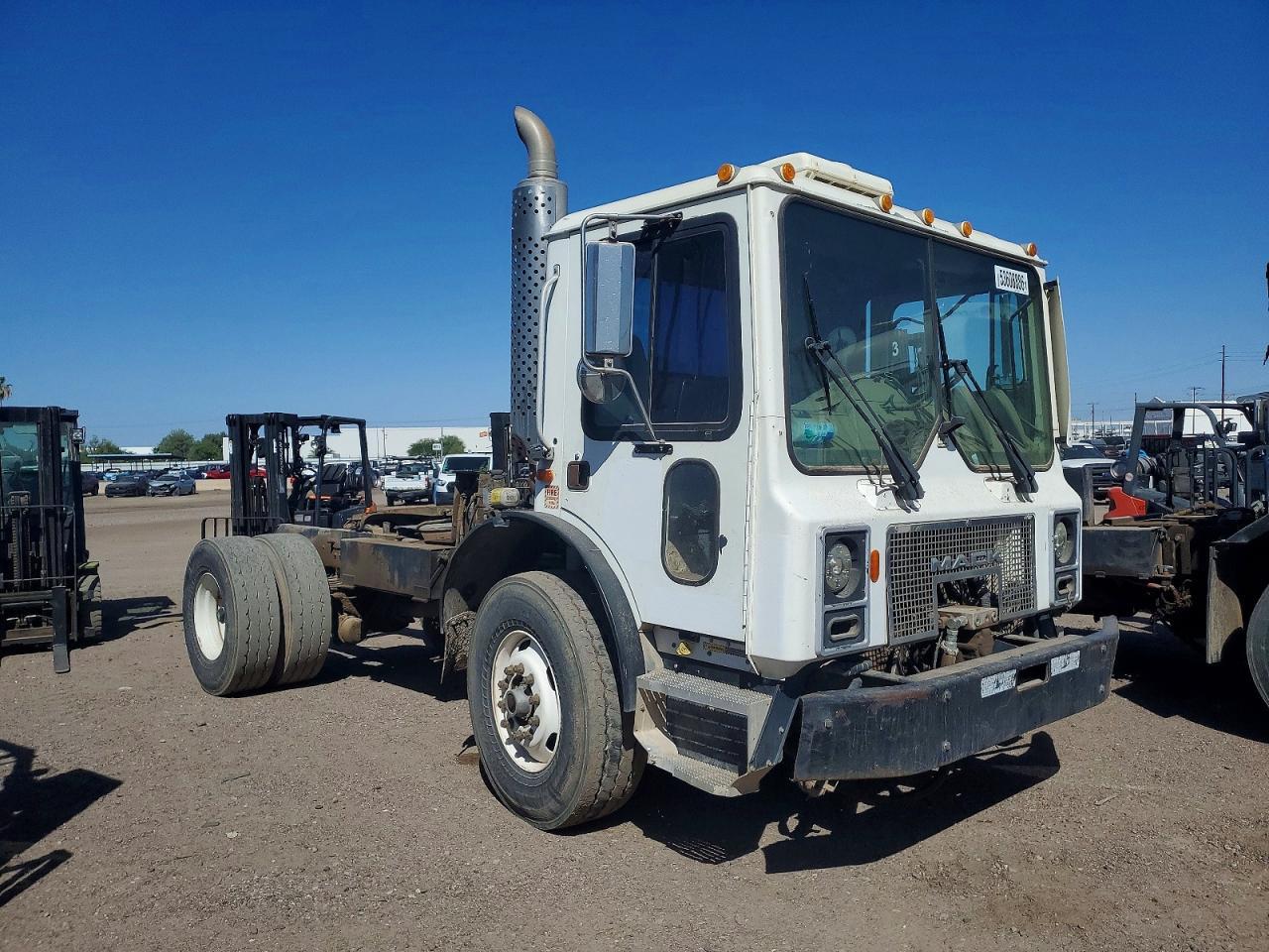 2005 MACK Mr688p