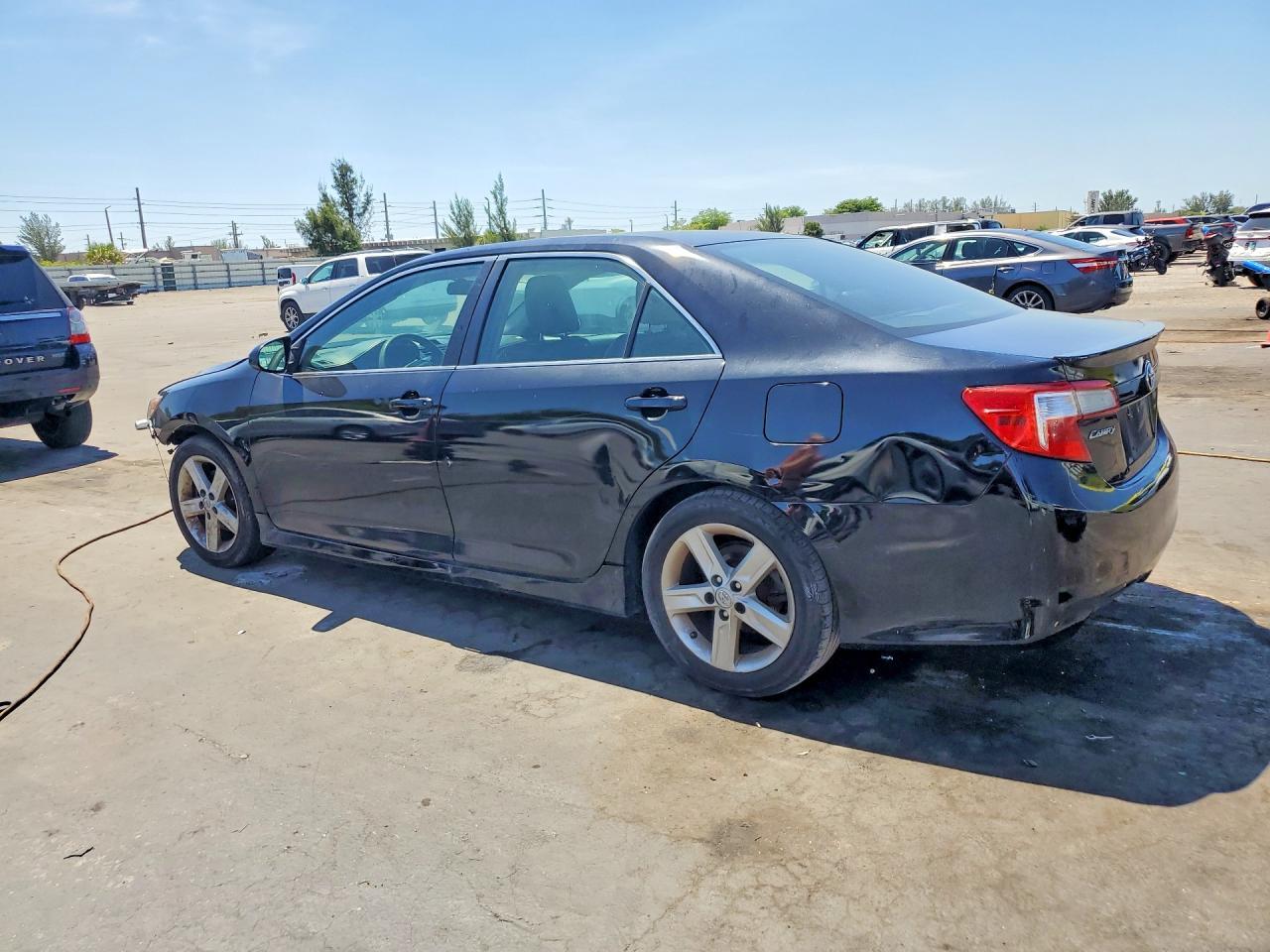 2014 TOYOTA CAMRY
