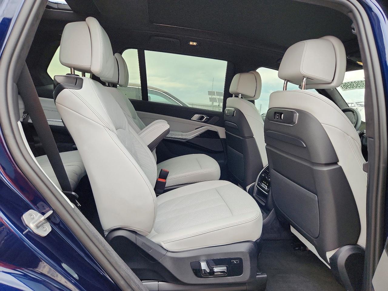2026 BMW X7