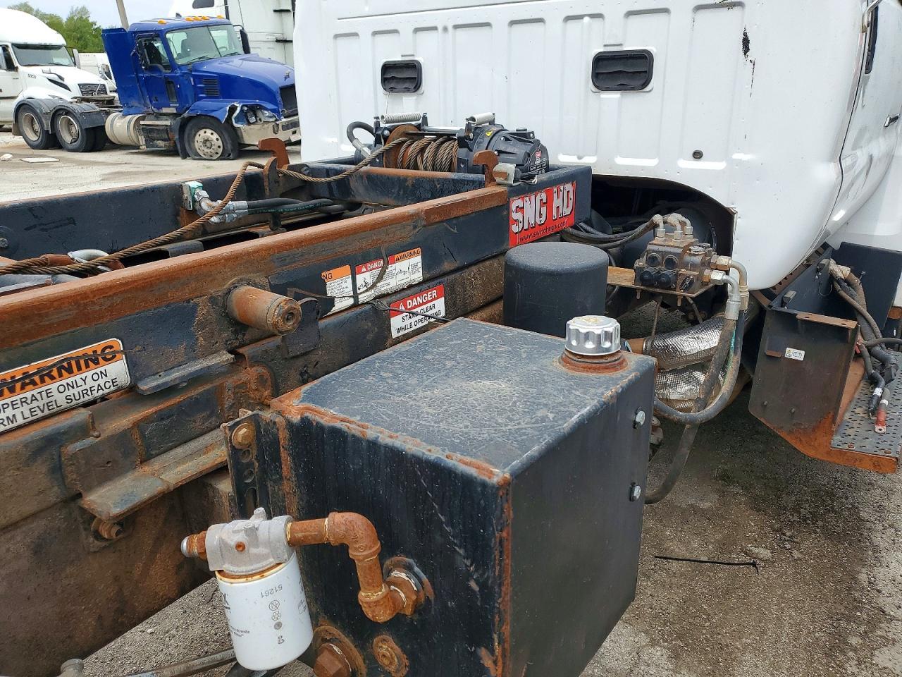 2017 FORD F-650