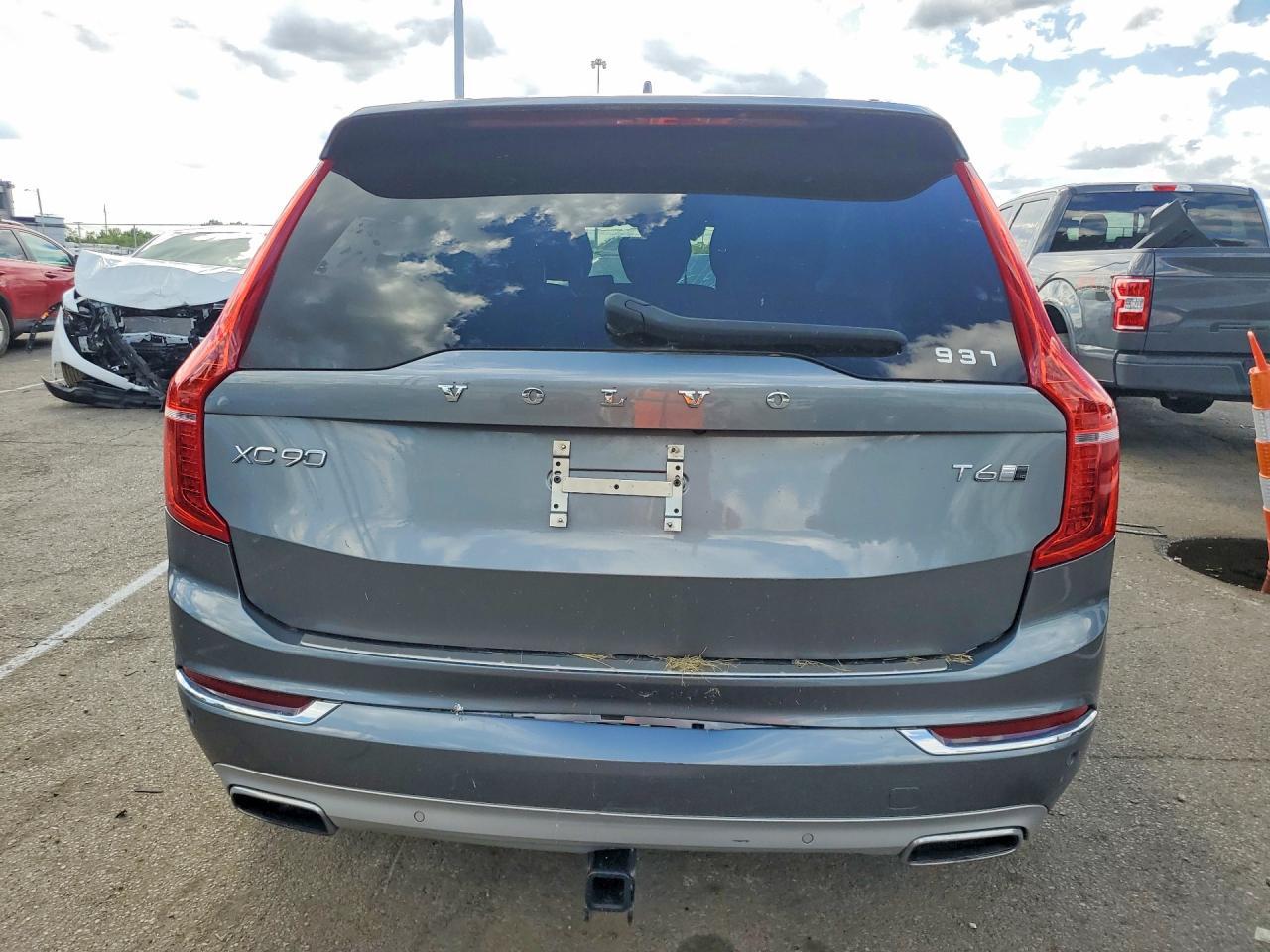 2016 VOLVO XC90