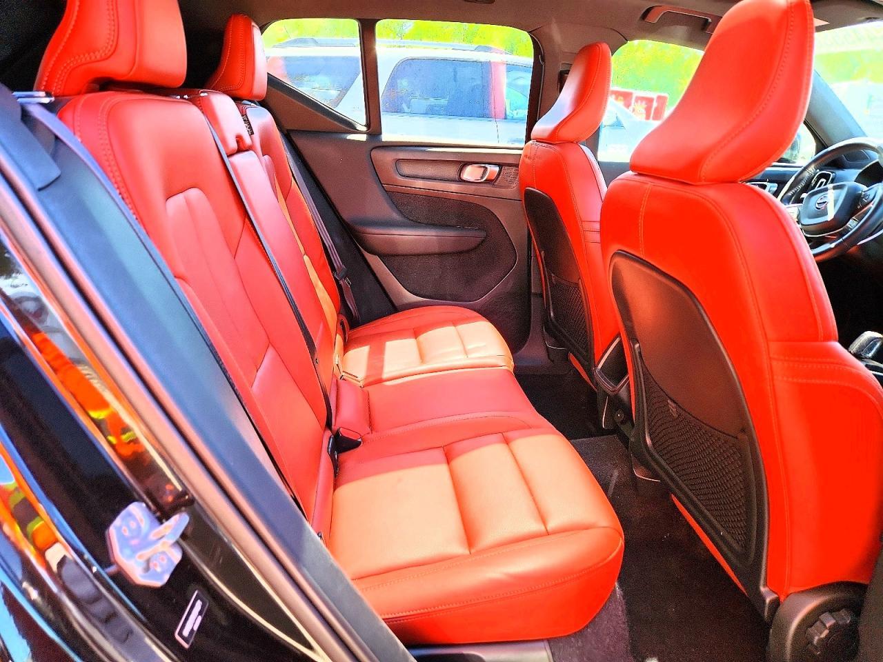 2019 VOLVO XC40