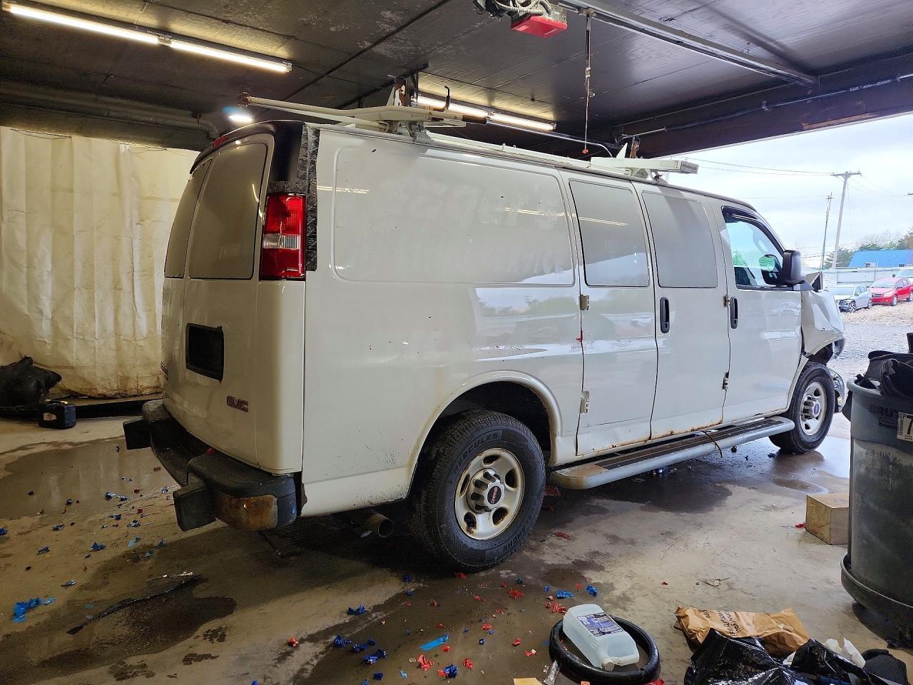 2016 GMC Savana
