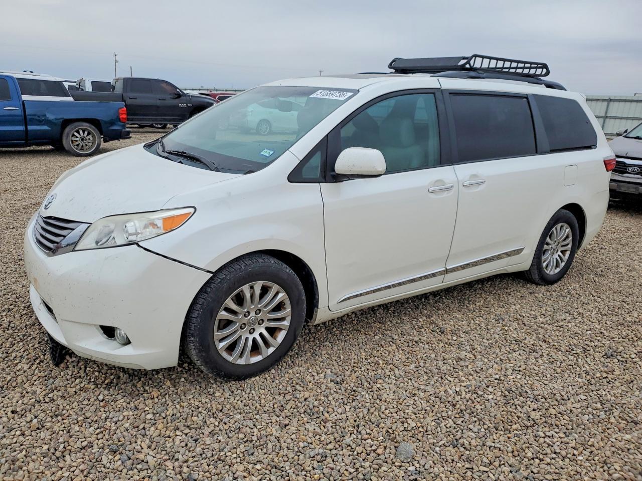 2015 TOYOTA SIENNA