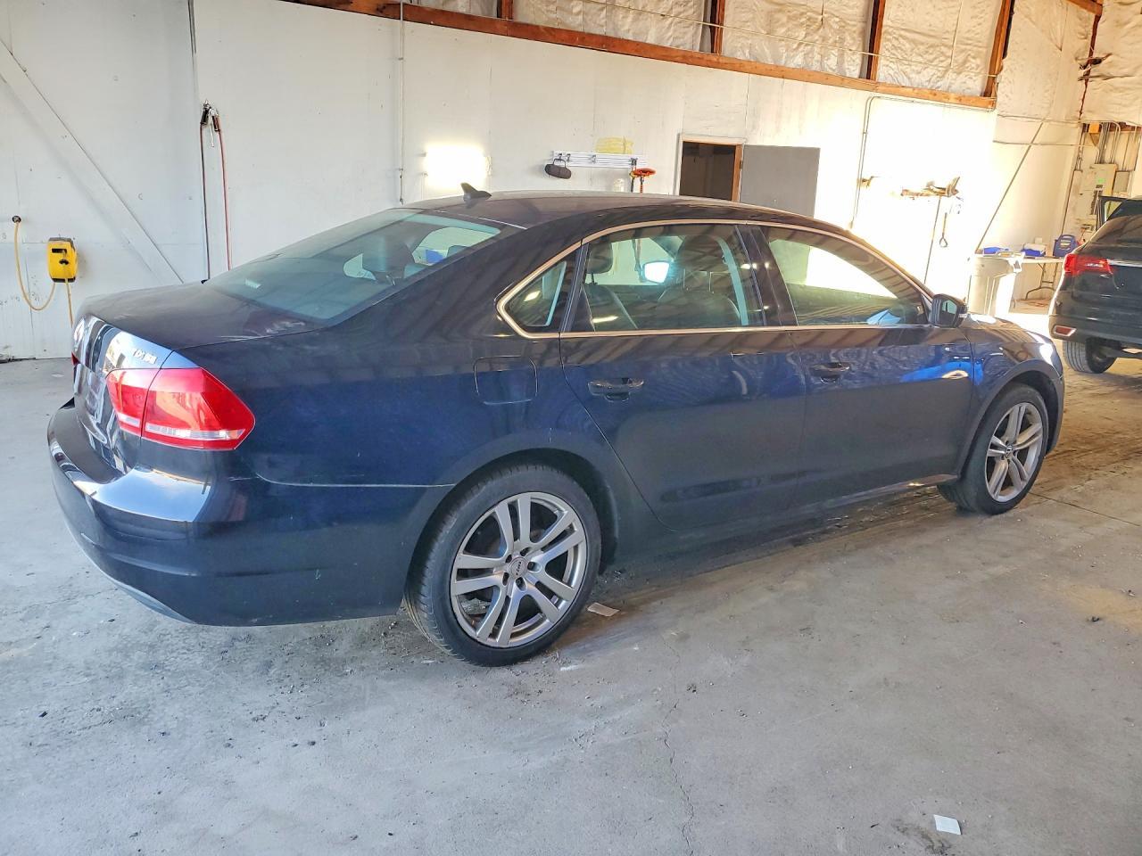 2014 VOLKSWAGEN Passat