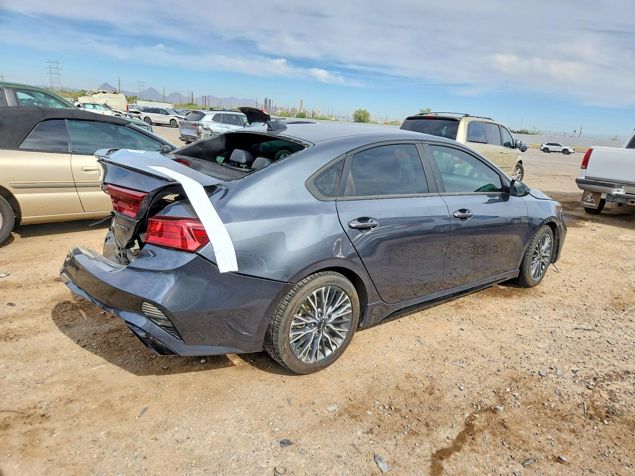 2023 KIA FORTE